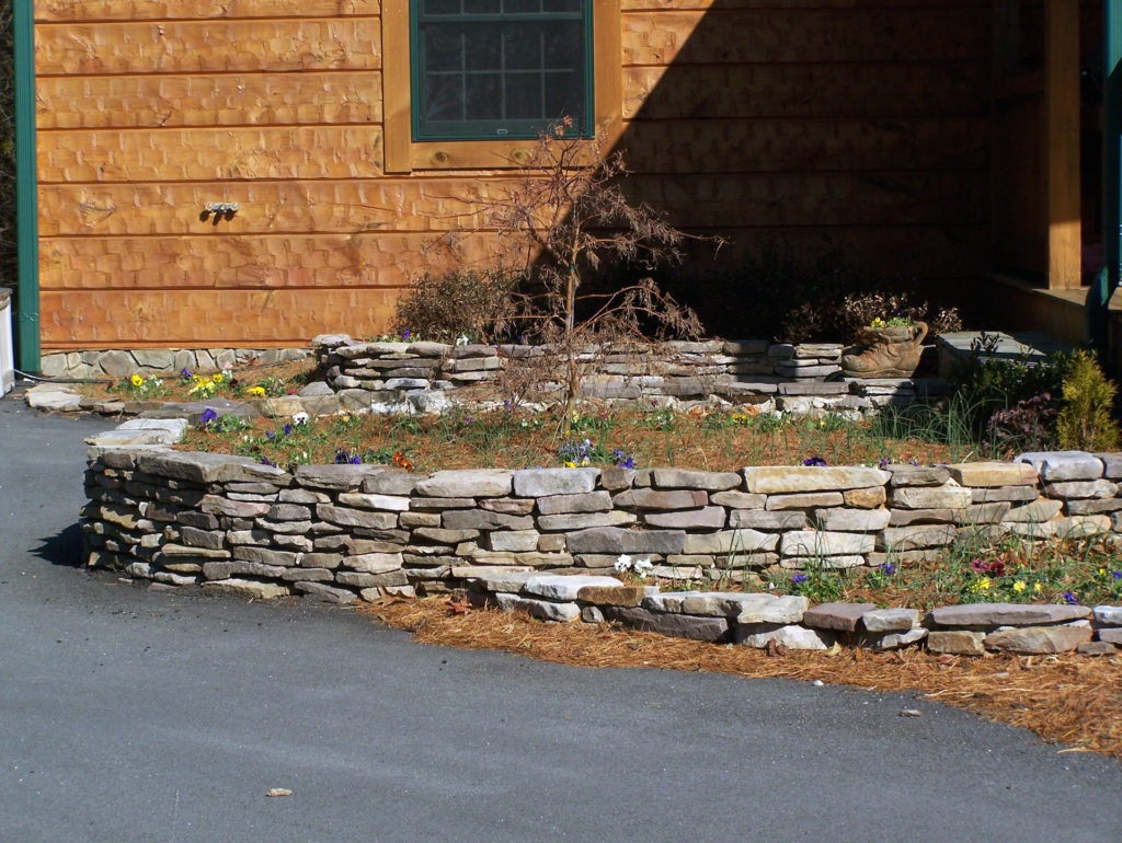 Thin Virginia Fieldstone laid in a drystack pattern