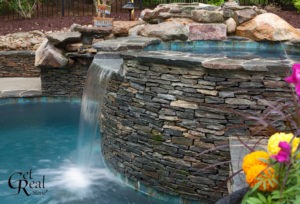 Coyote Gray Splitface Ledge with Mosaic Caps