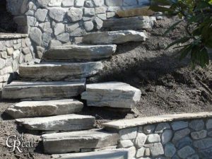 Coyote Gray Tumbled Veneer & Natural Steppers